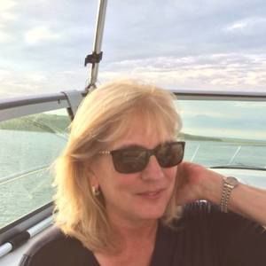 Meet your Posher, Debbie